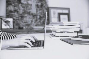 SCHOLARSHIP ANNOUNCEMENT IHE - Best thesis in health economics UTLYSNING AV STIPENDIUM IHE - Årets studentuppsats i hälsoekonomi