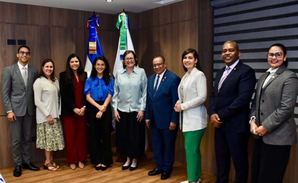 As part of IHE’s work on cancer policy, Andrea Manzano recently visited the Dominican Republic to present IHE’s policy brief on cervical cancer in the country during May 25–29.